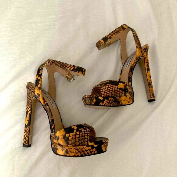 💥SOLD💥 Brand new ⚡️Steve Madden⚡️ shoes. Size 5.5. - Picture 2 of 3